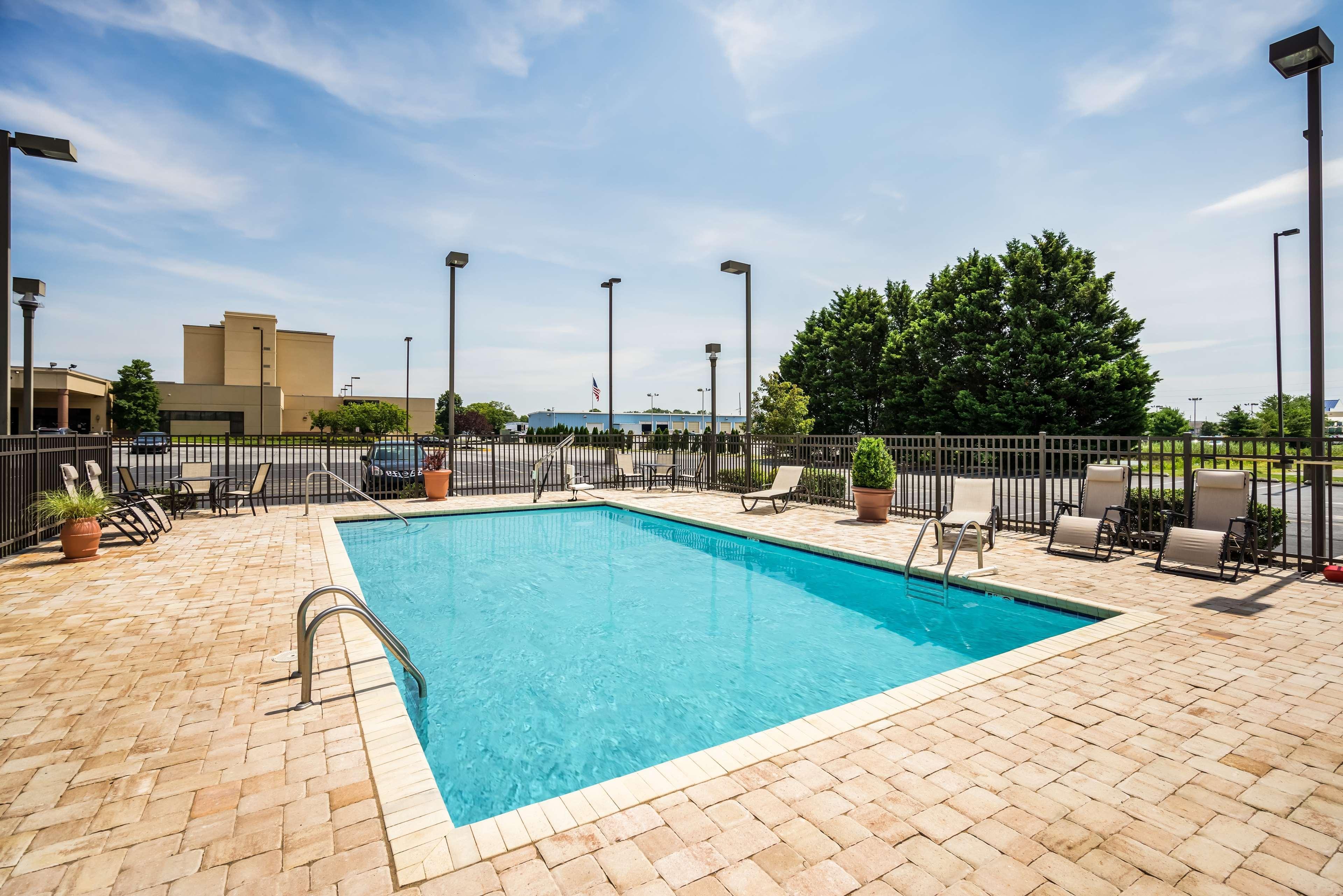 Hampton Inn Dover Exterior photo
